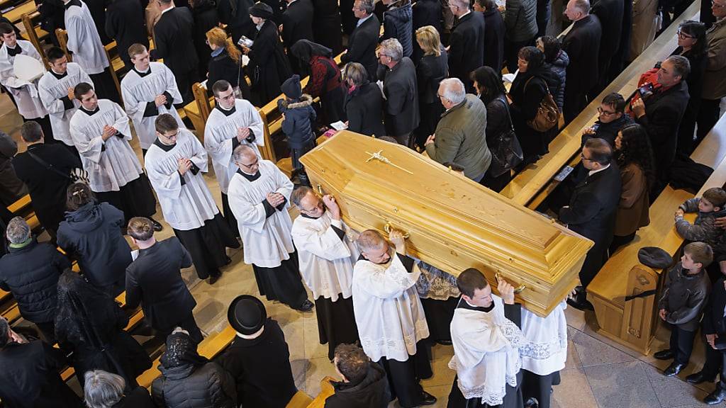 Der ehemalige Bischof von Chur, Vitus Huonder, hatte darum gebeten, in Ecône im Wallis statt in Chur beigesetzt zu werden.