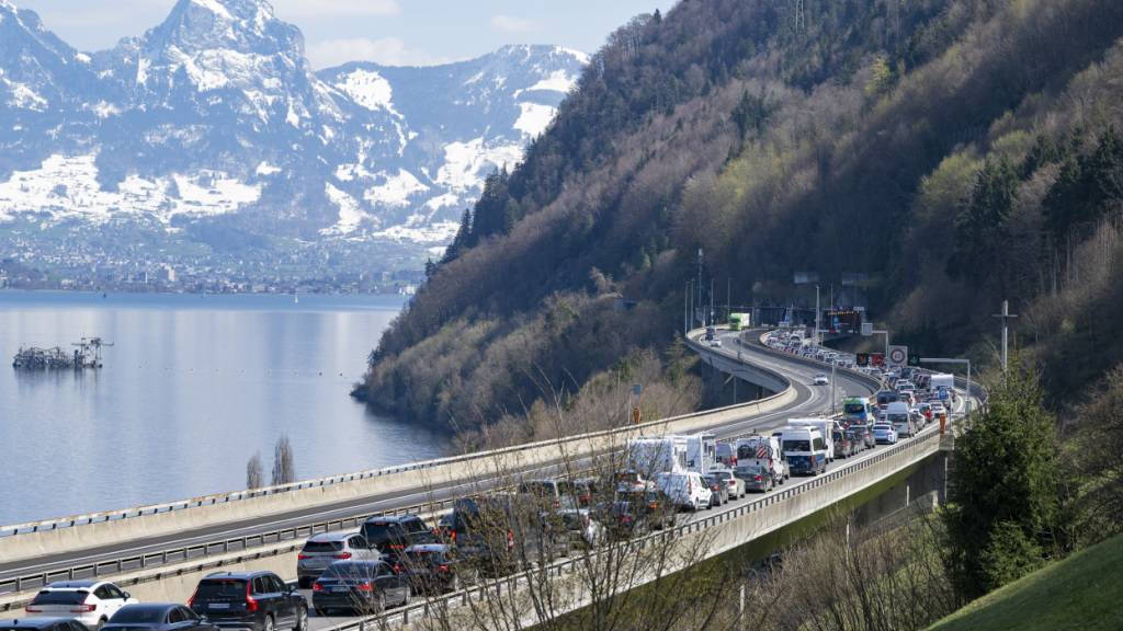 Am Karfreitag ist der Seelisbergtunnel wegen des Reiseverkehrs in Richtung Süden jeweils besonders stark befahren. (Archivaufnahme)