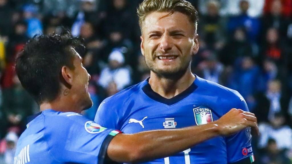 Die Italiener Ciro Immobile (rechts) und Lorenzo Pellegrini nach dem Führungstor in Finnland