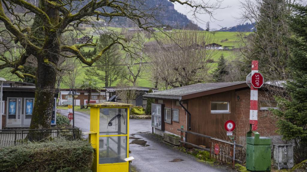 Der Bund will auf dem Areal des früheren Campingplatzes Buosingen ein Zentrum für Asylbewerber bauen, welche die Schweiz verlassen müssen. (Archivaufnahme)