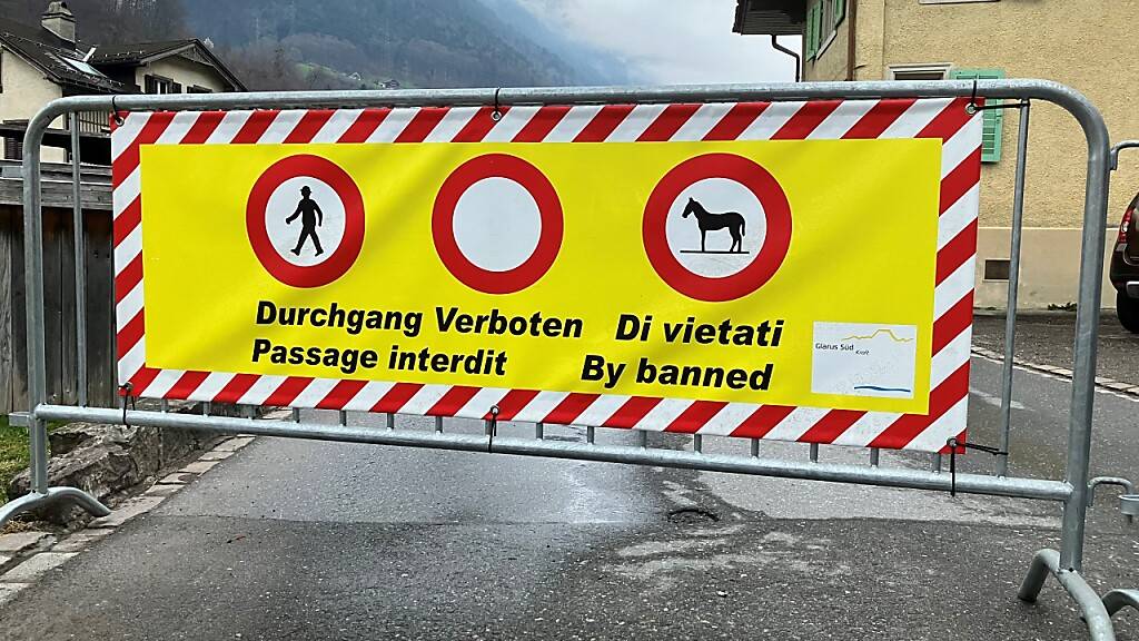 Fünf Häuser im Kanton Glarus wegen Strassenrissen evakuiert