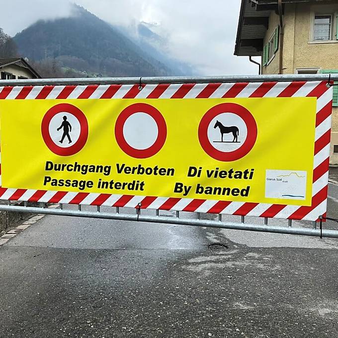 Fünf Häuser im Kanton Glarus wegen Strassenrissen evakuiert