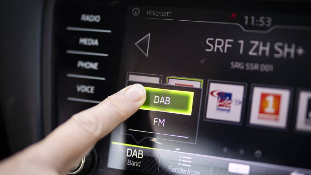 Im Parlament regt sich Widerstand gegen die geplante Abschaltung von Radioempfang per UKW-Sender. (Archivbild)