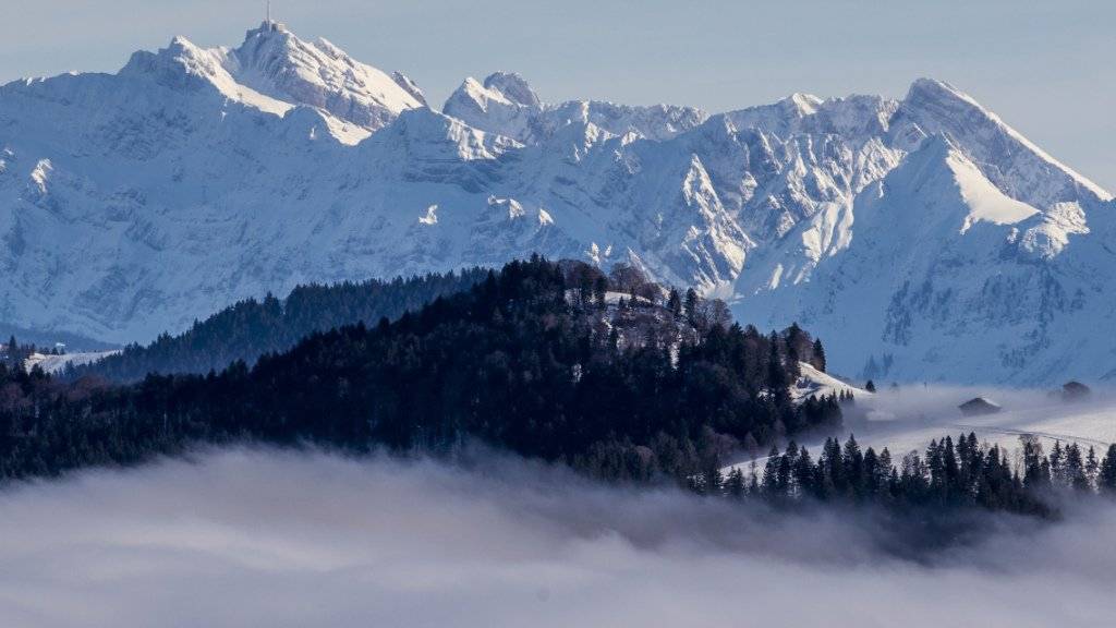 In den Schweizer Alpen fielen lokal bis am Donnerstag stellenweise 50 Zentimeter Neuschnee - auf dem Messfeld des Säntis ist die Schneedecke bereits 3 Meter und 75 Zentimeter dick. (Archivbild).