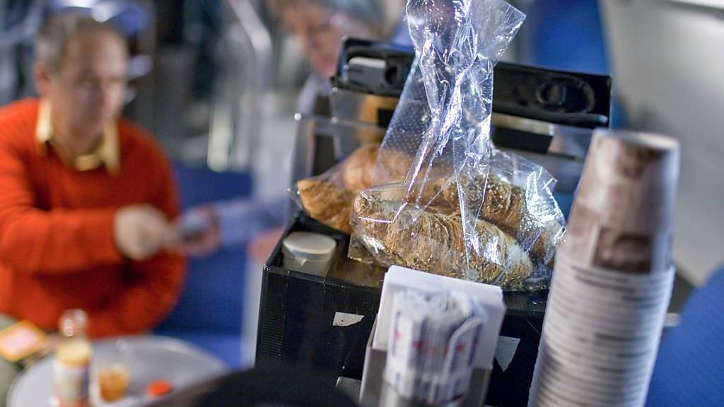 Der Geschäftsleiter der Elvetino AG ist freigestellt werden. Das Unternehmen ist unter anderem für den Betrieb der Minibars in Zügen zuständig. (Symbolbild)