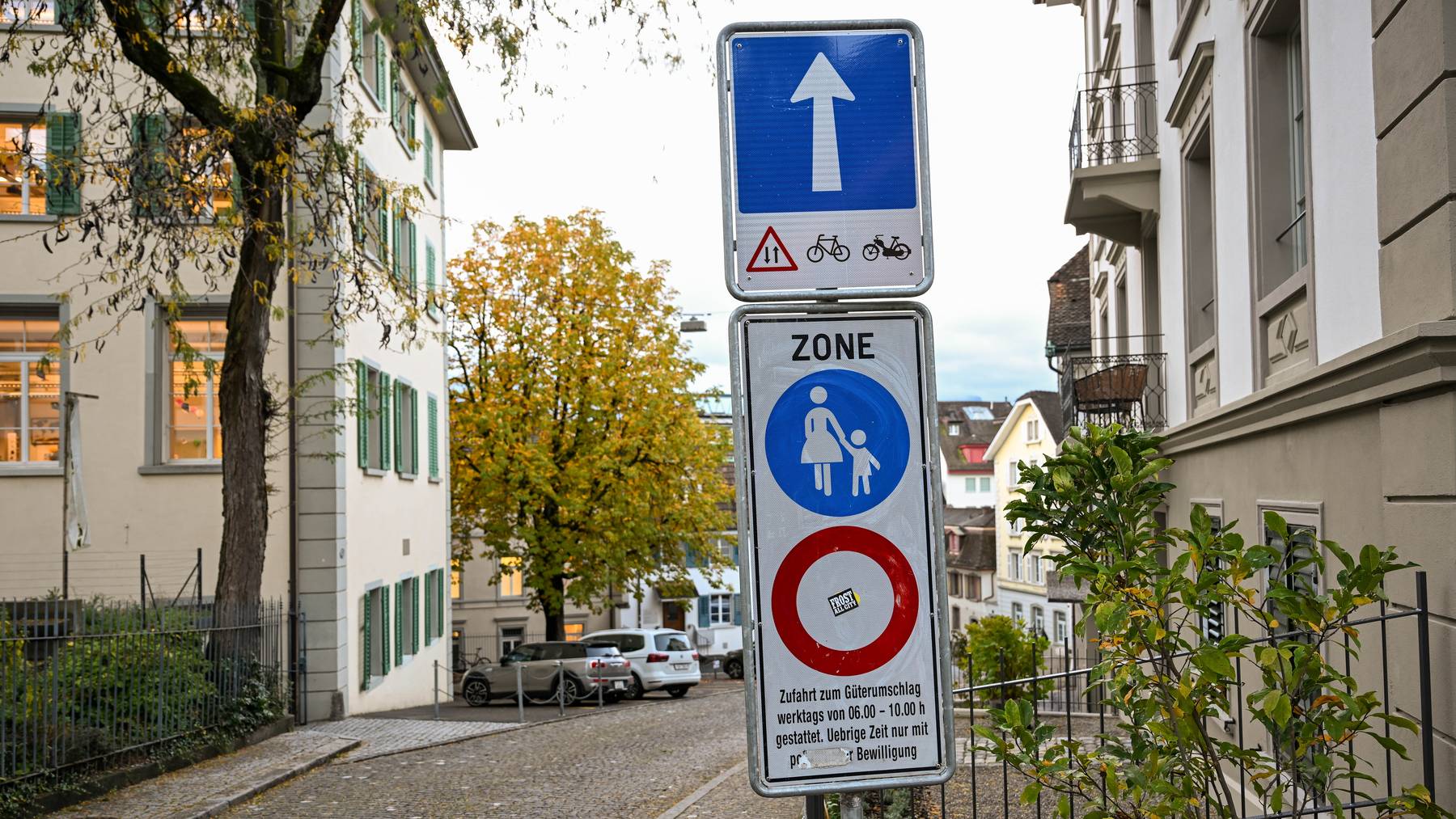 In der Luzerner Altstadt werden die Verkehrsschilder erneuert.