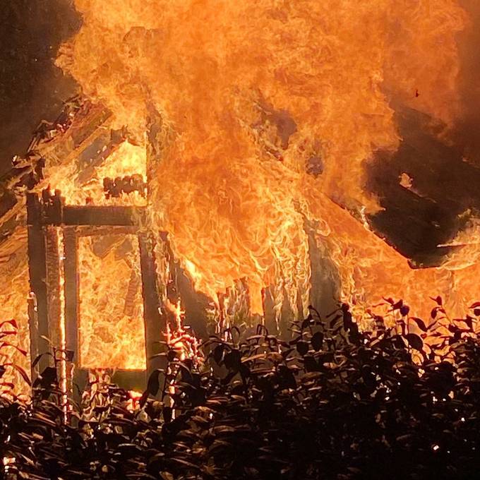 Gartenschopf vollständig niedergebrannt