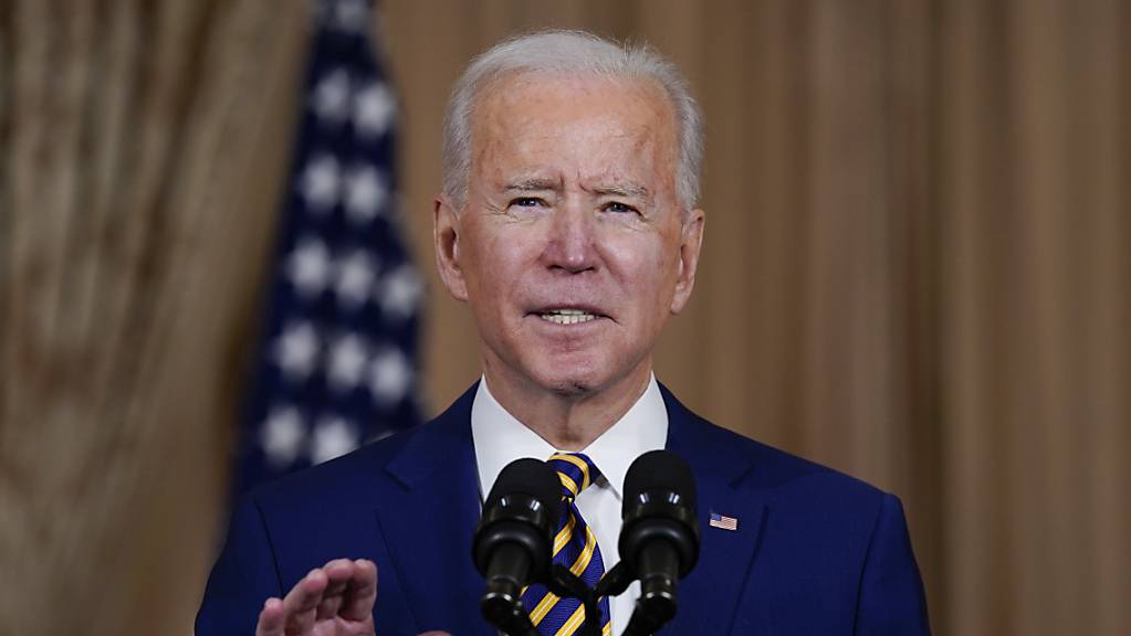 Joe Biden, Präsident der USA, spricht im Außenministerium. Foto: Evan Vucci/AP/dpa