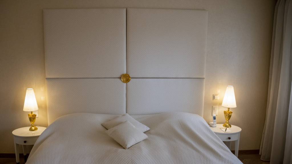 Für Übernachtungen in Hotels muss im Kanton Luzern künftig eine höhere Abgabe entrichtet werden. (Archivaufnahme aus dem Hotel des Balances in Luzern)