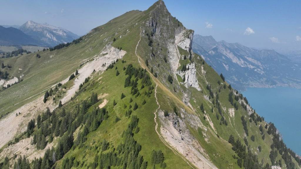 Im Gebiet des Suggiture am Hardergrat ist am Samstag eine Berggängerin abgestürzt.