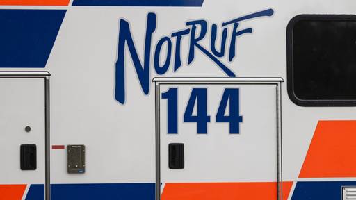 Ungenügend gesichertes Auto klemmt Mann in Kümmertshausen TG ein