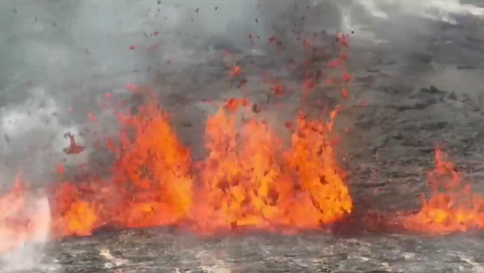In Island sprudelt erneut Lava aus einem Vulkan