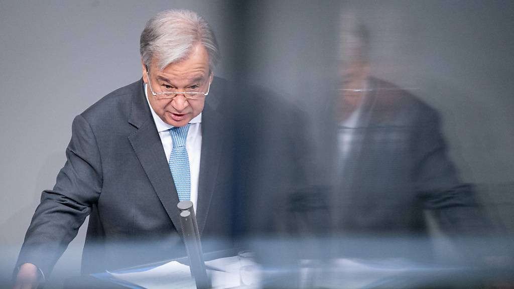 António Guterres, UN-Generalsekretär, hält eine Rede im Deutschen Bundestag anlässlich der Gründung der Vereinten Nationen vor 75 Jahren.