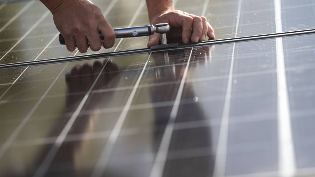 Mit dem Ja zum neuen Energiegesetz gilt in Uri eine Solarpflicht für Gebäude ab 300 Quadratmeter anrechenbarer Gebäudefläche. (Symbolbild)