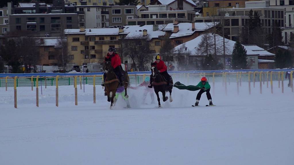 White Turf: Pferde, Pelz und Sonnenschein