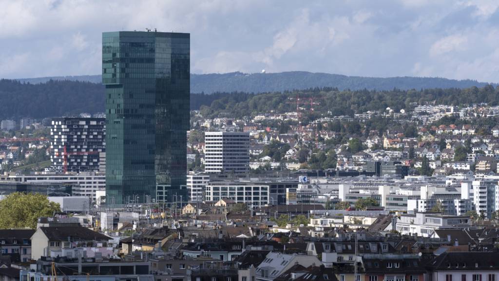 Linke und SVP haben die vom Stadtrat vorgeschlagenen Hochhausgebiete zusammengestrichen. In den Aussenquartieren sollen grösstenteils keine 40 Meter hohen Häuser erlaubt werden. (Symbolbild)