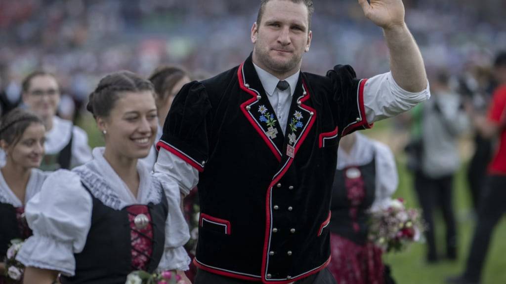 Schwingerkönig Armon Orlik nach seinem Festsieg am Eidgenössischen in Mollis.