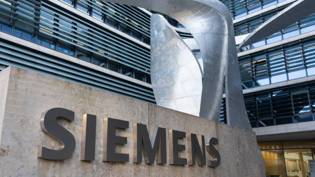 Der Industriekonzern Siemens hat in seinem dritten Quartal deutlich mehr verdient. (Archivbild)