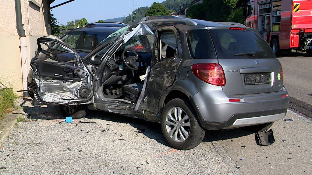 Postauto und Auto krachen in Oberbüren ineinander: 66-jährige Autolenkerin schwer verletzt