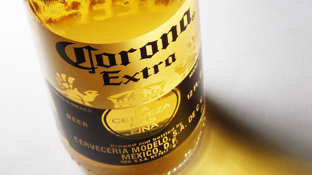 Die weltgrösste Bierbrauer Anheuser-Busch Inbev hat sich im zweiten Quartal von der Coronakrise erholt. Der Produzent des Biers Corona Extra erzielte einen Gewinnsprung. (Archivbild)