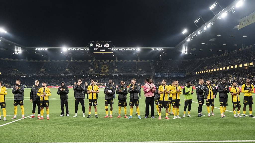 Die Young Boys feiern mit ihren Fans den ersten Heimsieg