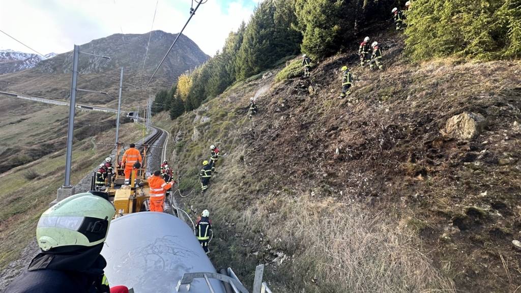 Am Samstagnachmittag ist es in Tschamut in der Gemeinde Tujetsch zu einem Flurbrand wegen eines Dampfzuges gekommen.