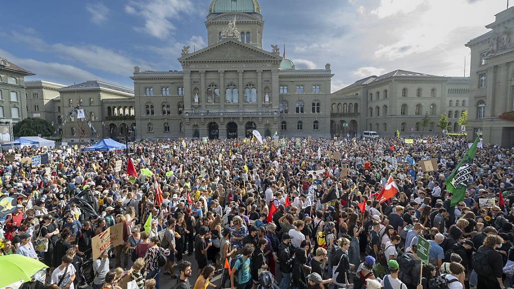 Rund 60'000 Demonstrierende fordern in Bern Klimagerechtigkeit