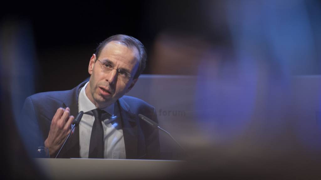 Der Wirtschaftshistoriker Tobias Straumann regte im Interview mit Tamedia eine Diskussion über neue Zuwanderungsinstrumente an. (Archivbild)