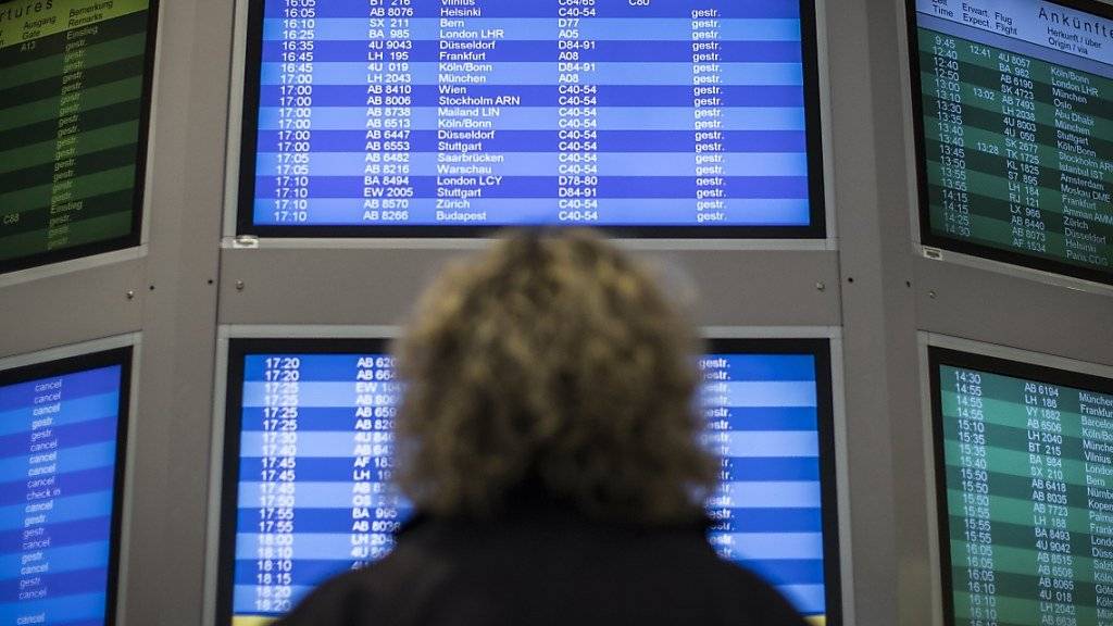 Passagiere schauen in die Röhre: An den Berliner Flughäfen wird weiter gestreikt.