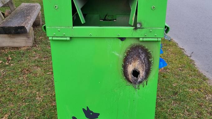 Vandalismus in Zuzgen: Unbekannte sprengen Robidog mit Feuerwerk