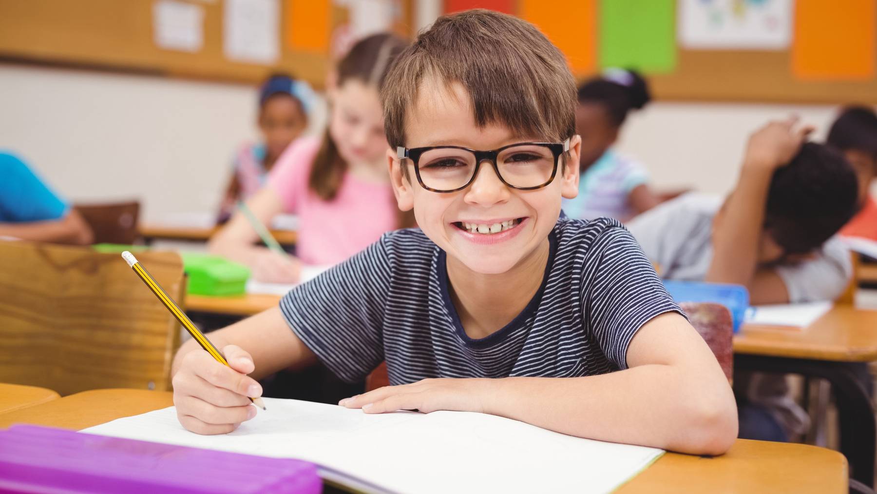 Immer mehr Kinder tragen schon in der Primarschule eine Brille. (Symbolbild)