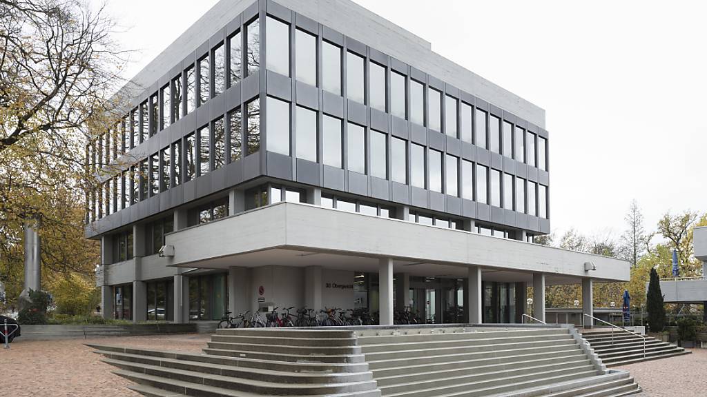 Am Aargauer Obergericht sollen keine nebenamtlichen Fachrichterinnen und Fachrichter arbeiten, die älter als 70 Jahre sind. Der Regierungsrat lehnt eine Erhöhung der Altersgrenze auf 75 Jahre ab. (Archivbild)