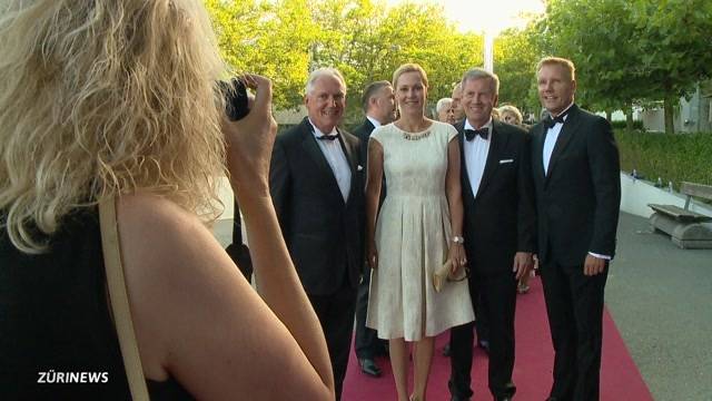 Geldadel in der Smoking-Sauna am Zoofäscht