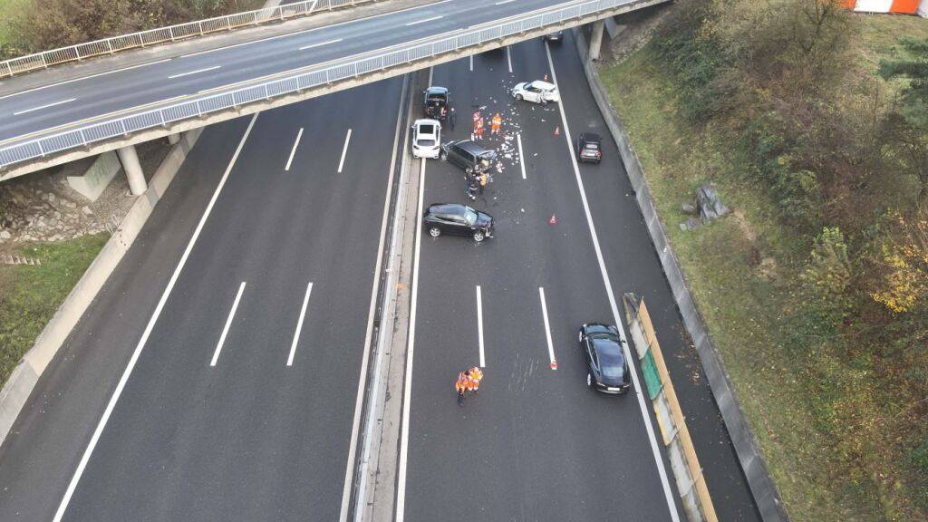 Der Unfall blockerte die ganze Autobahn.