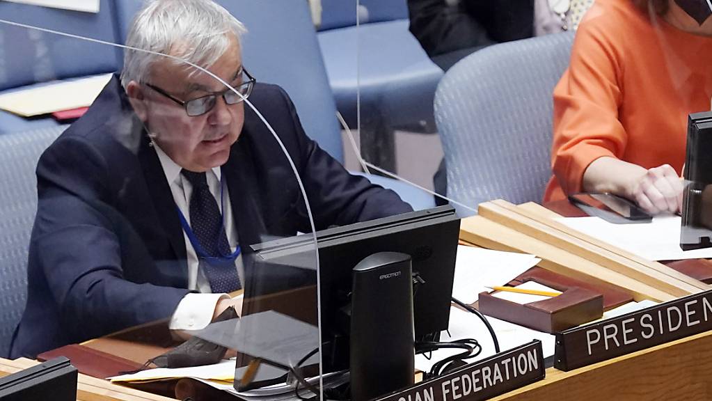 ARCHIV - Russlands Vizeaußenminister, hier zu sehen bei einem Treffen des Sicherheitsrats der Vereinten Nationen, bezeichnet die Reaktion der EU, der USA und vieler anderer Staaten als «eine beispiellose Informationsattacke gegen Russland.» Foto: Richard Drew/AP/dpa