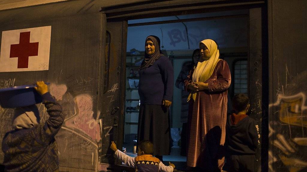 Frauen aus Syrien an der griechischen Grenze: Der Europarat mahnt seine Mitglieder an, auch bei Flüchtlingen, die sich ohne Genehmigung in einem Land befinden, die Grundrechte zu wahren.