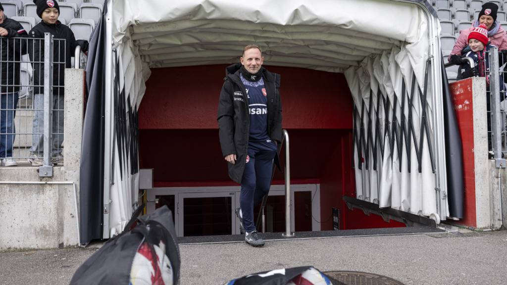 Der FC Thun mit Trainer Mauro Lustrinelli nahm den Trainingsbetrieb am 2. Januar wieder auf