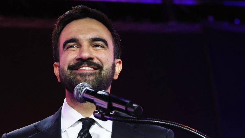 ARCHIV - Der Bürgermeisterkandidat von New York City, Zohran Mamdani, spricht während einer Kundgebung. Foto: Heather Khalifa/AP/dpa