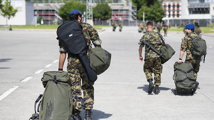 Schweizer Armee rennt wechselwilligen Soldaten nach