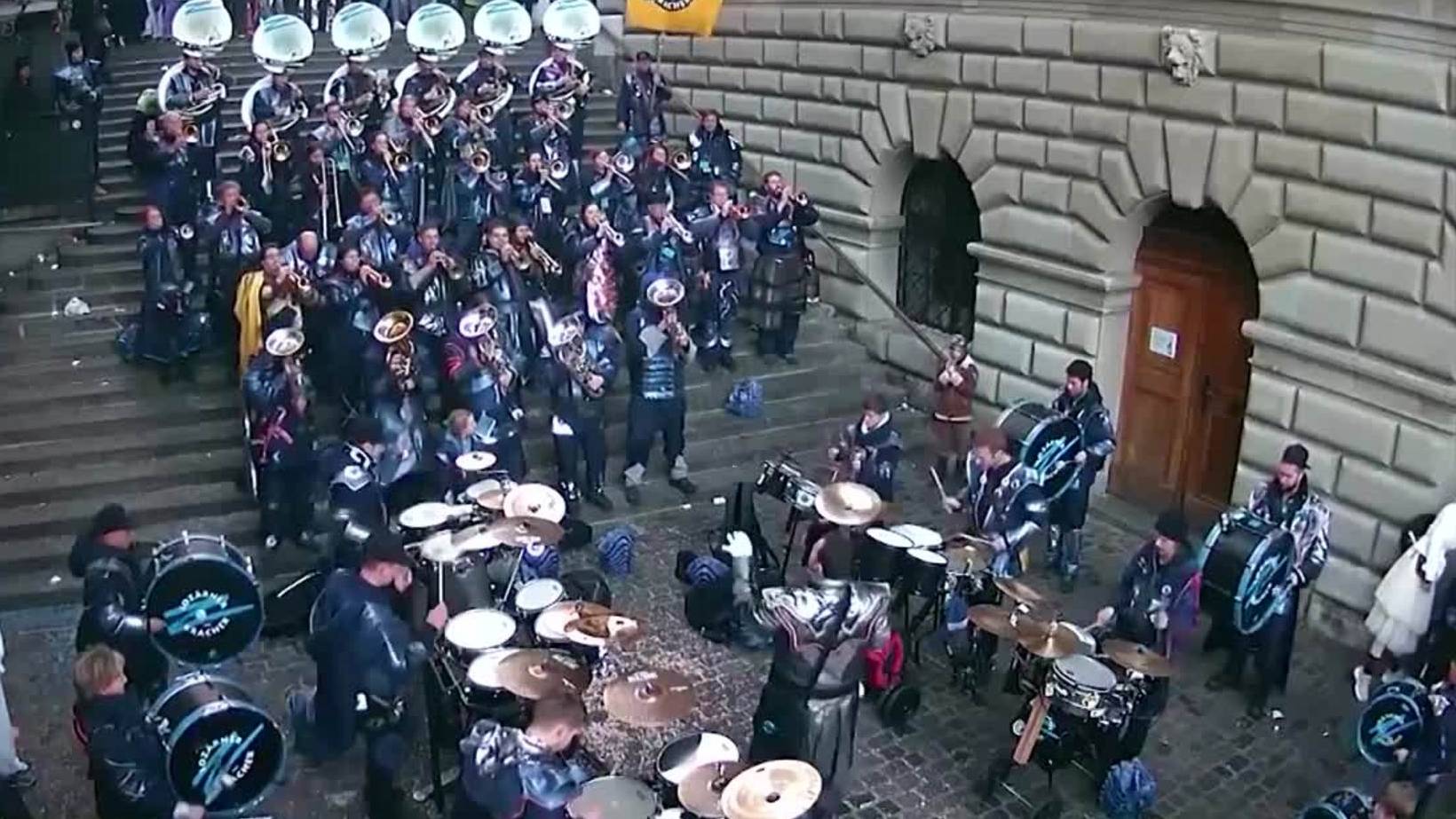 Die Rathaustreppe an der Fasnacht 2024