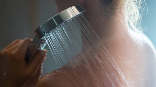 In der Schweiz duscht man gerne lang – und das jährlich 31 Stunden