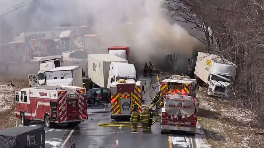 Rund 50 Autos kollidiert: Tote und Verletzte nach Massencrash auf Autobahn in Pennsylvania