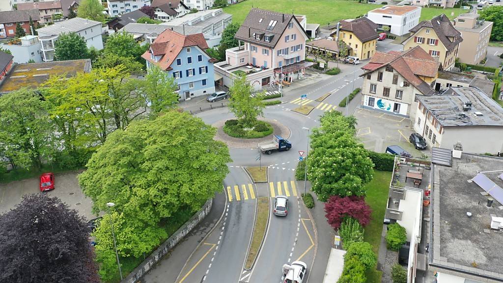 Die Sanierung des ältesten Urner Kreisels in Altdorf musste in der Nacht durchgeführt werden und kostete daher mehr als 1 Million Franken.