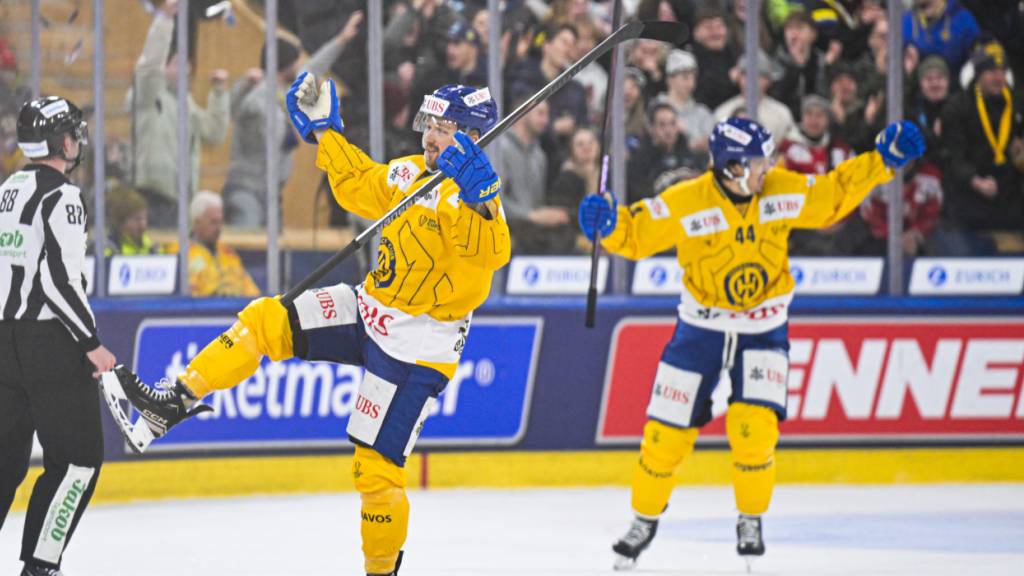 Die Davoser jubeln über den Sieg am Spengler Cup