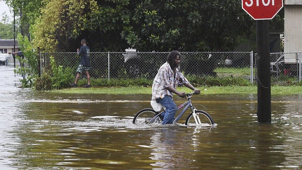 Sturm «Barry» sorgte an der US-Südküste für heftigen Regen, Überschwemmungen und Stromausfälle.