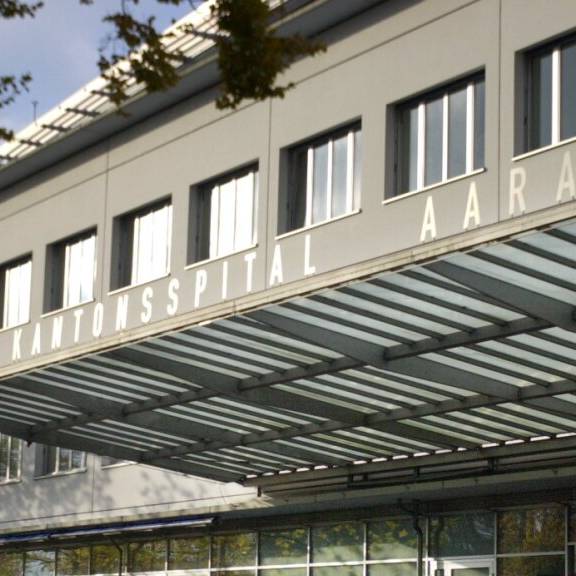 Kantonsspital Aarau will sparen - Kündigungen nicht ausgeschlossen