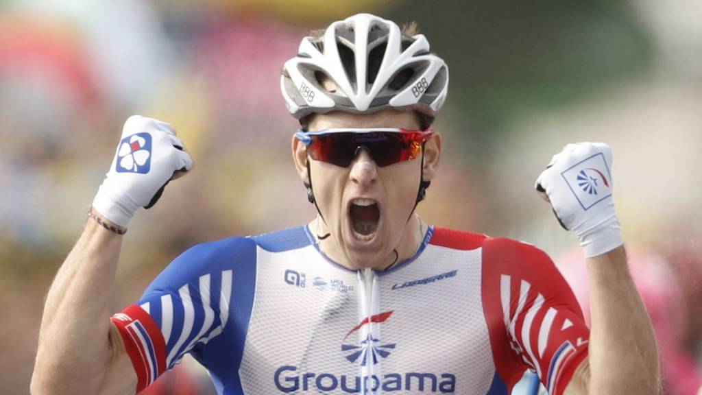 Arnaud Démare sichert sich bei der 4. Etappe des Giro d'Italia den Sieg.