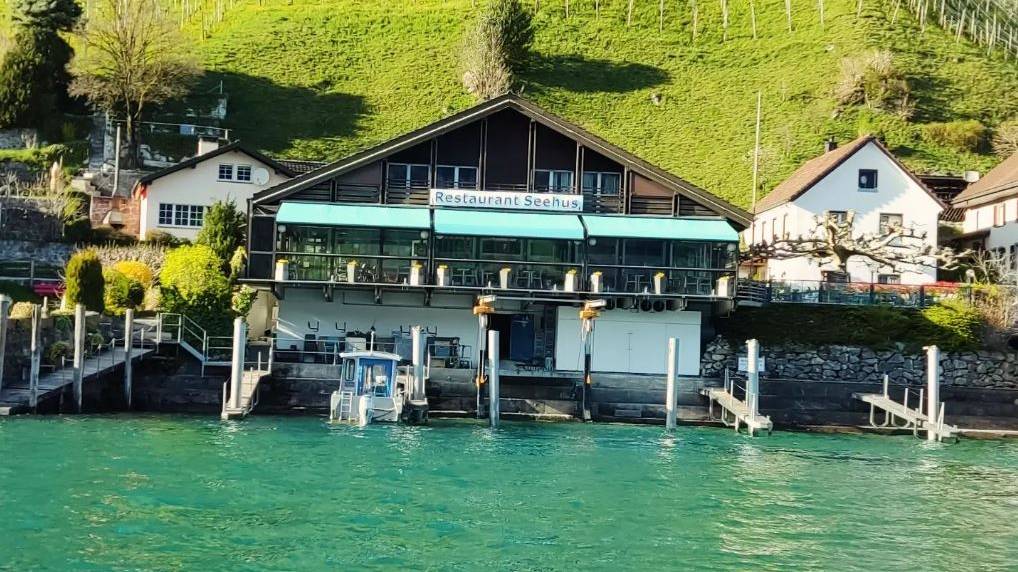 Zürcher isst am Walensee Zmittag und bekommt Fisch aus Estland