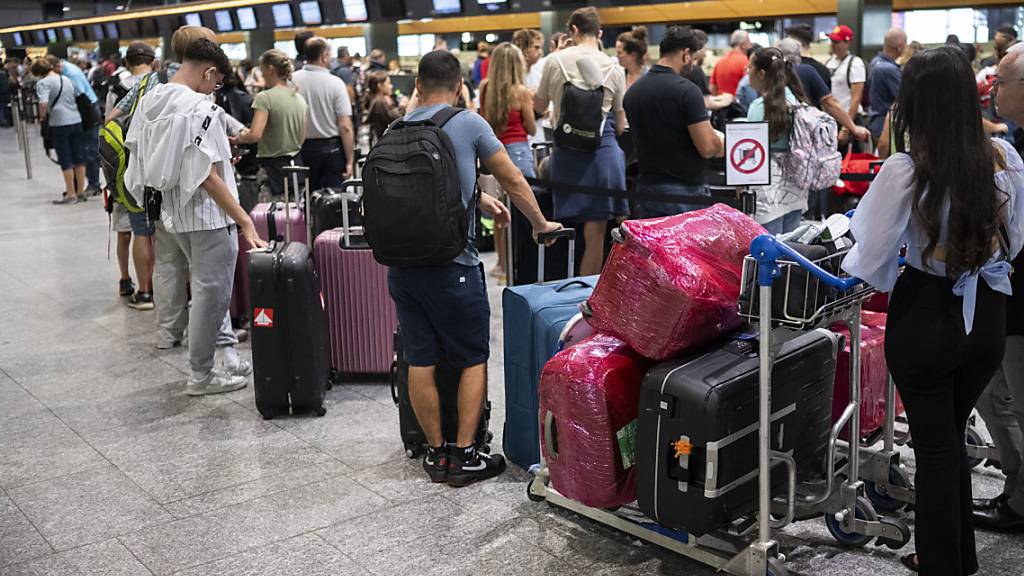 Die Zürcher Polizei hat am Flughafen eine «Bodypackerin» verhaftet. Sie trug 600 Gramm Kokain in Fingerlingen in ihrem Verdauungstrakt. (Symbolbild)