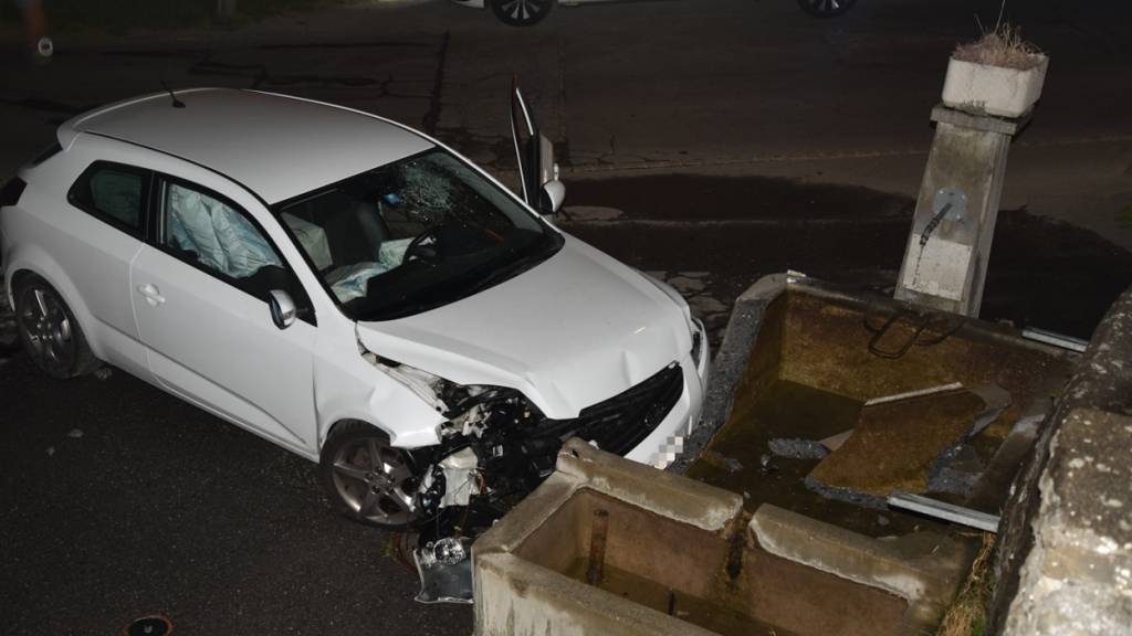 26-Jähriger fährt in Dorfbrunnen in Rodels GR